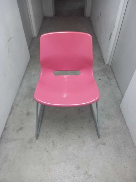 Cadeira IKEA rosa