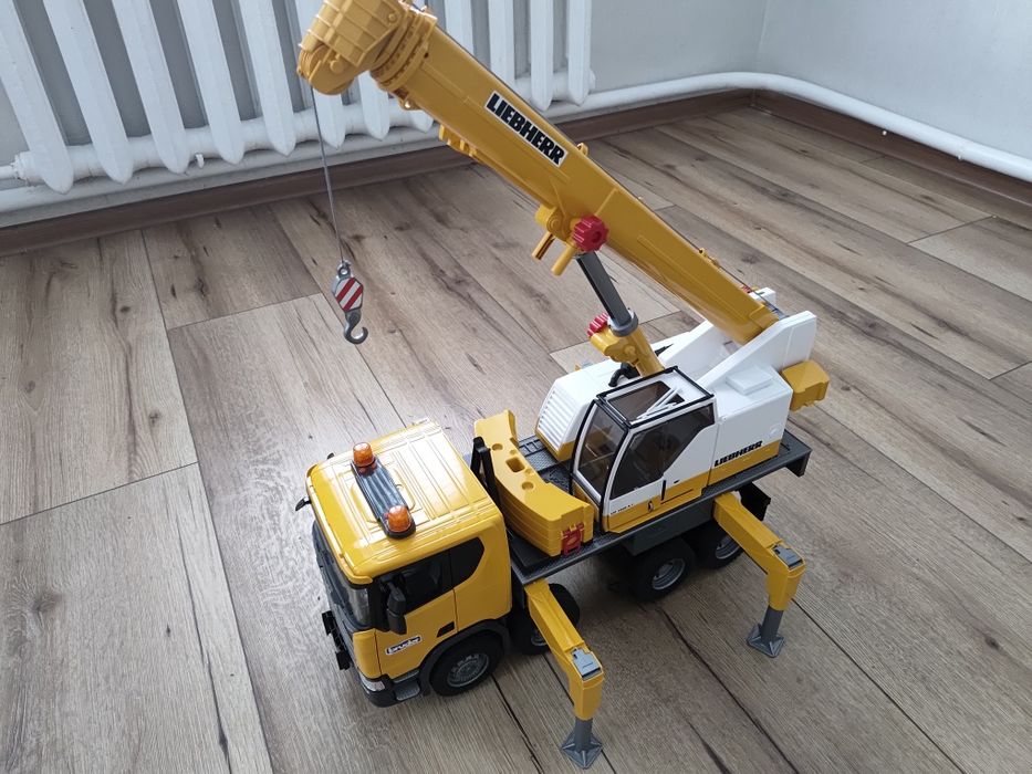 Автокран Bruder SACANIA R 560
