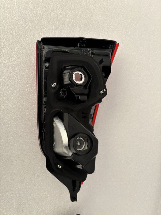 Nissan Qashqai II 2 J11 13-17 lampa prawy lewy tył tylna