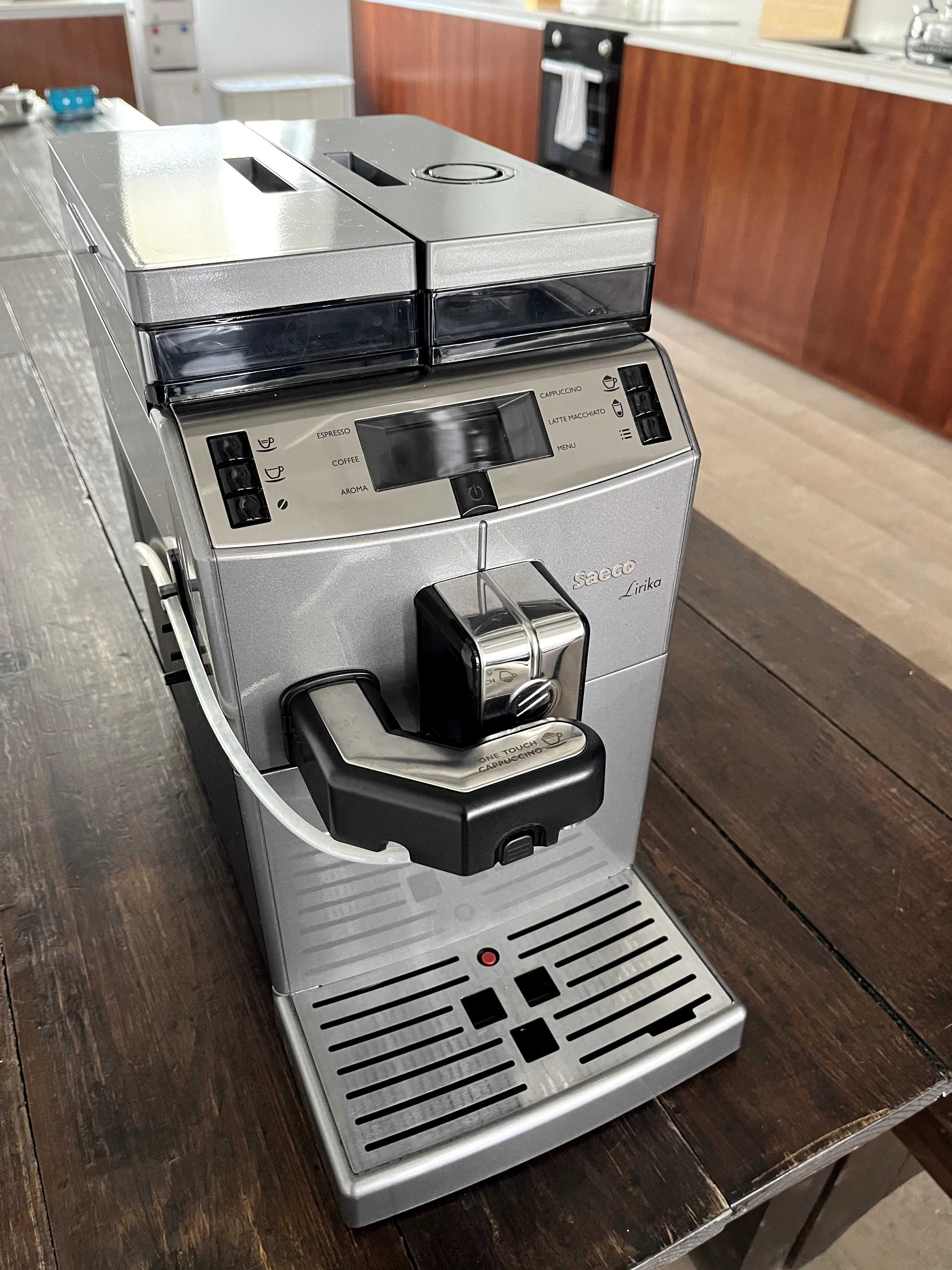 Máquina de café automática Saeco Lirika
