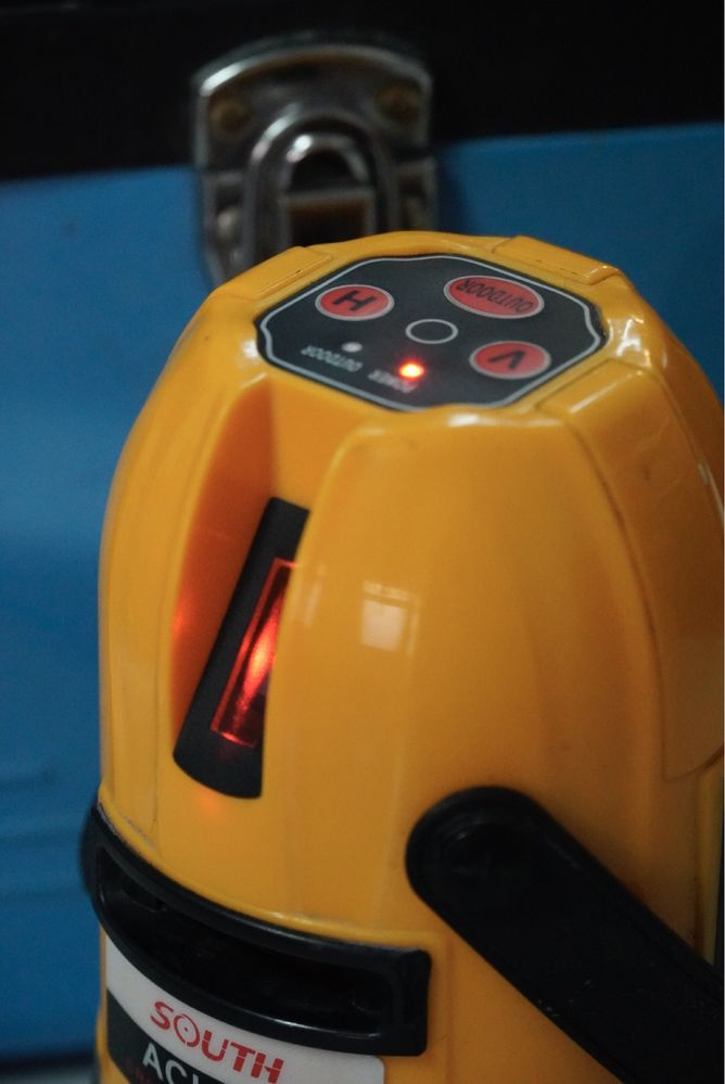 Laser liniowo-krzyżowy budowlany SOUTH ACL-211 poziomica niwelator