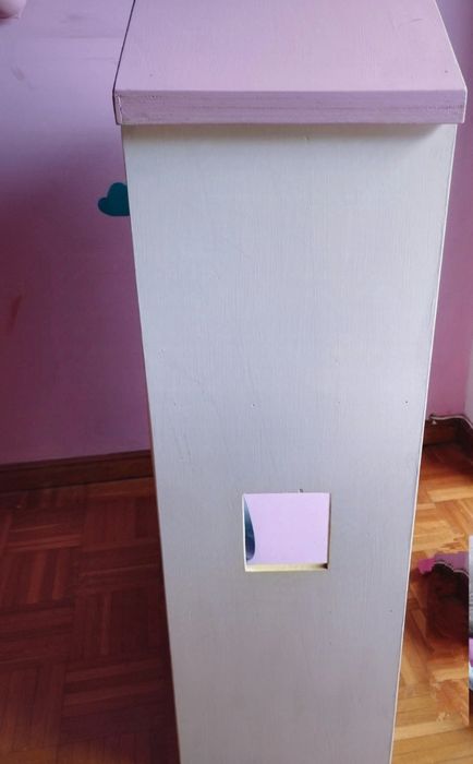 Casa de bonecas em madeira