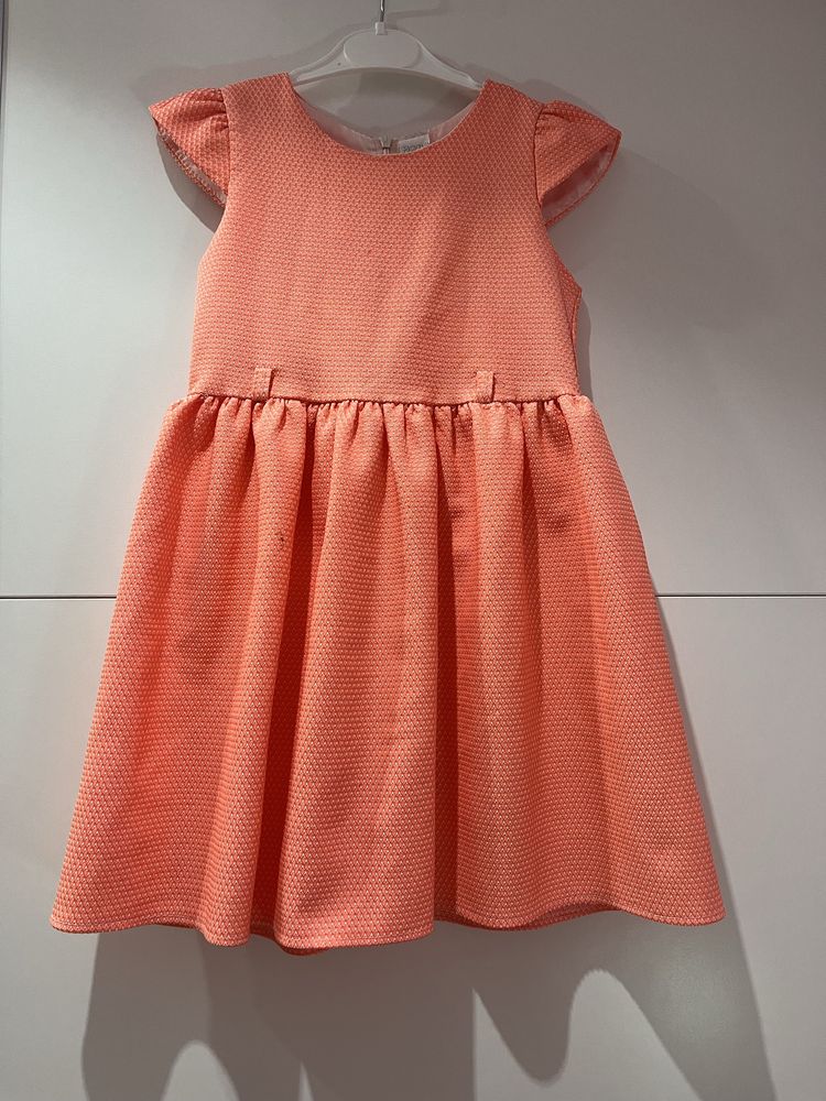 Sukienki eleganckie i nie tylko 122/128