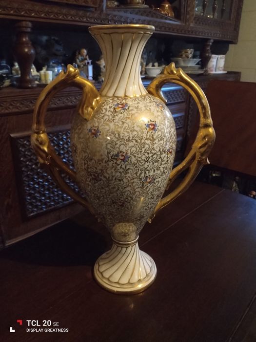 Jarra em louça pintada à mão