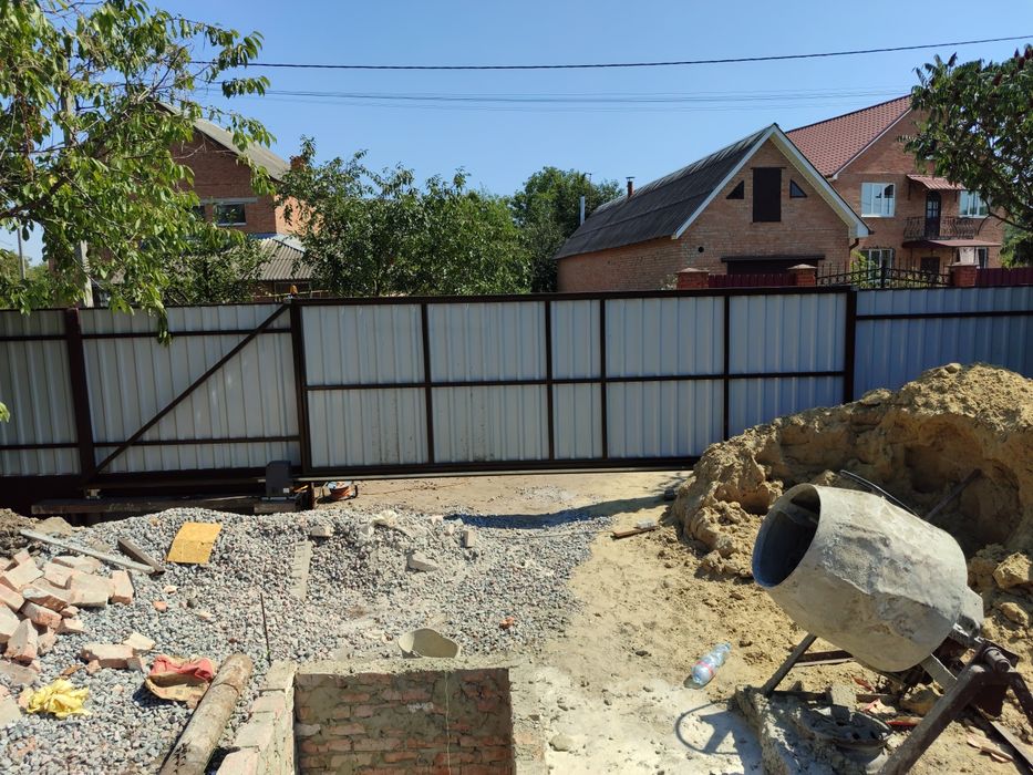 Забор з профнастила, відкатні ворота,автоматика , покрівля