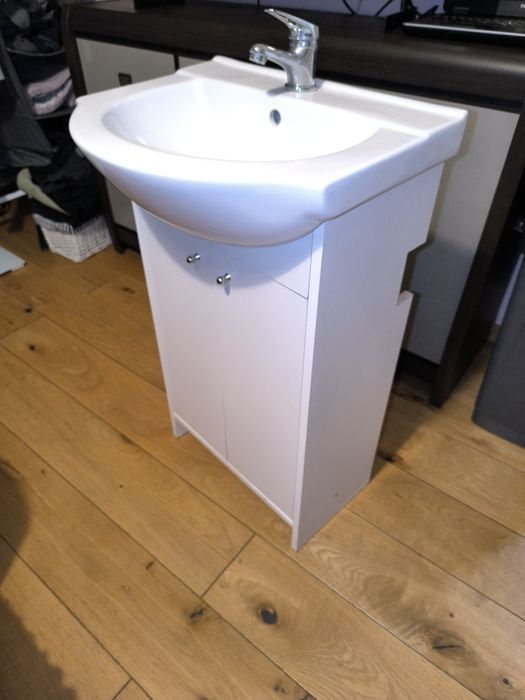 Szafka z umywalką + bateria