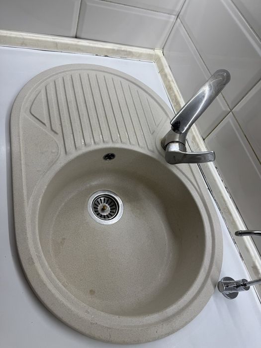 Практична Мийка із краном