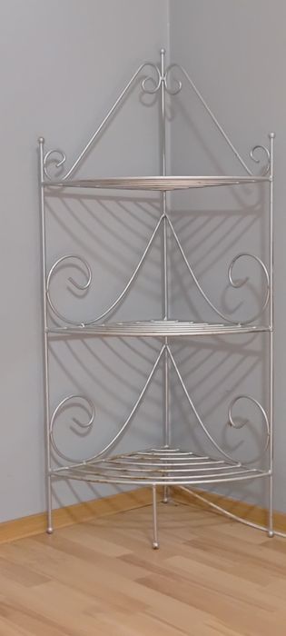 Narożny metalowy kwietnik