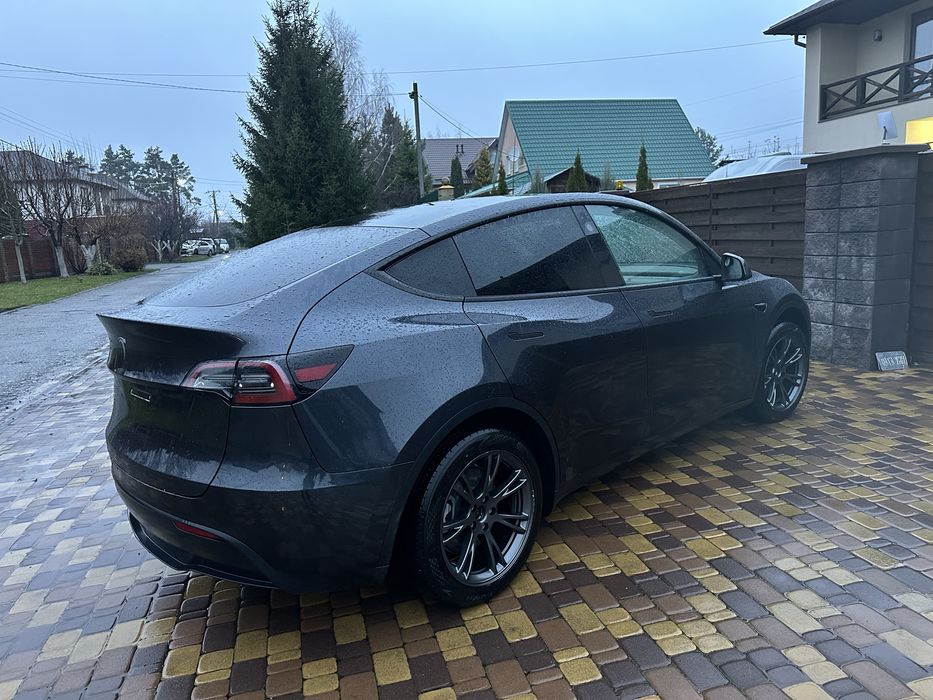 Tesla Y 2024 82 kWt