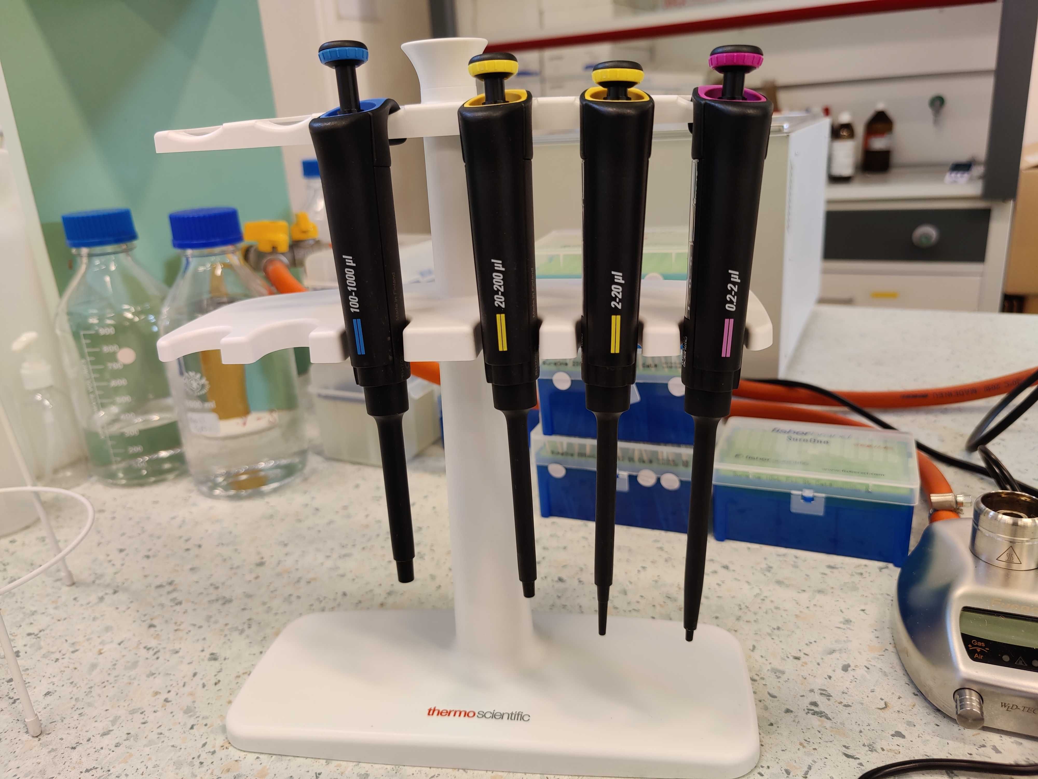 Zestaw pipet, pipety automatyczne