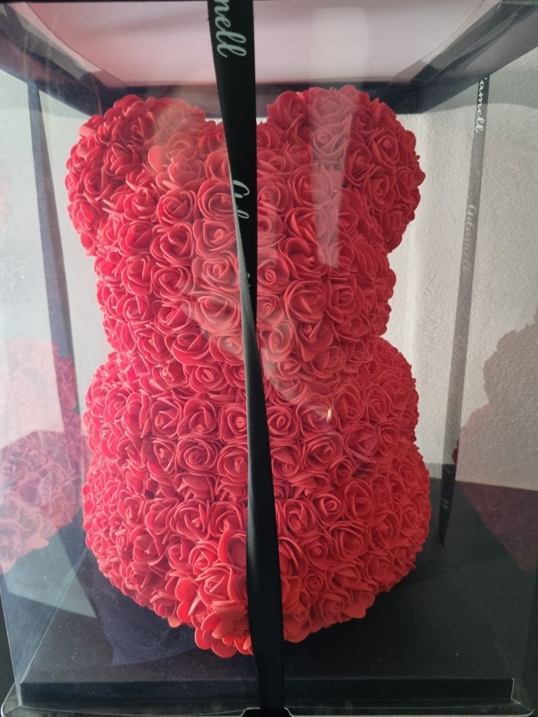 Miś z róż w pudełku 40 cm z miejscem na swoje zdjęcie