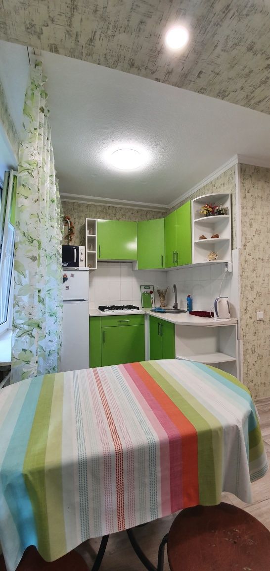 2-кімнатна з хорошим ремонтом метро Дружби Народів 100м.