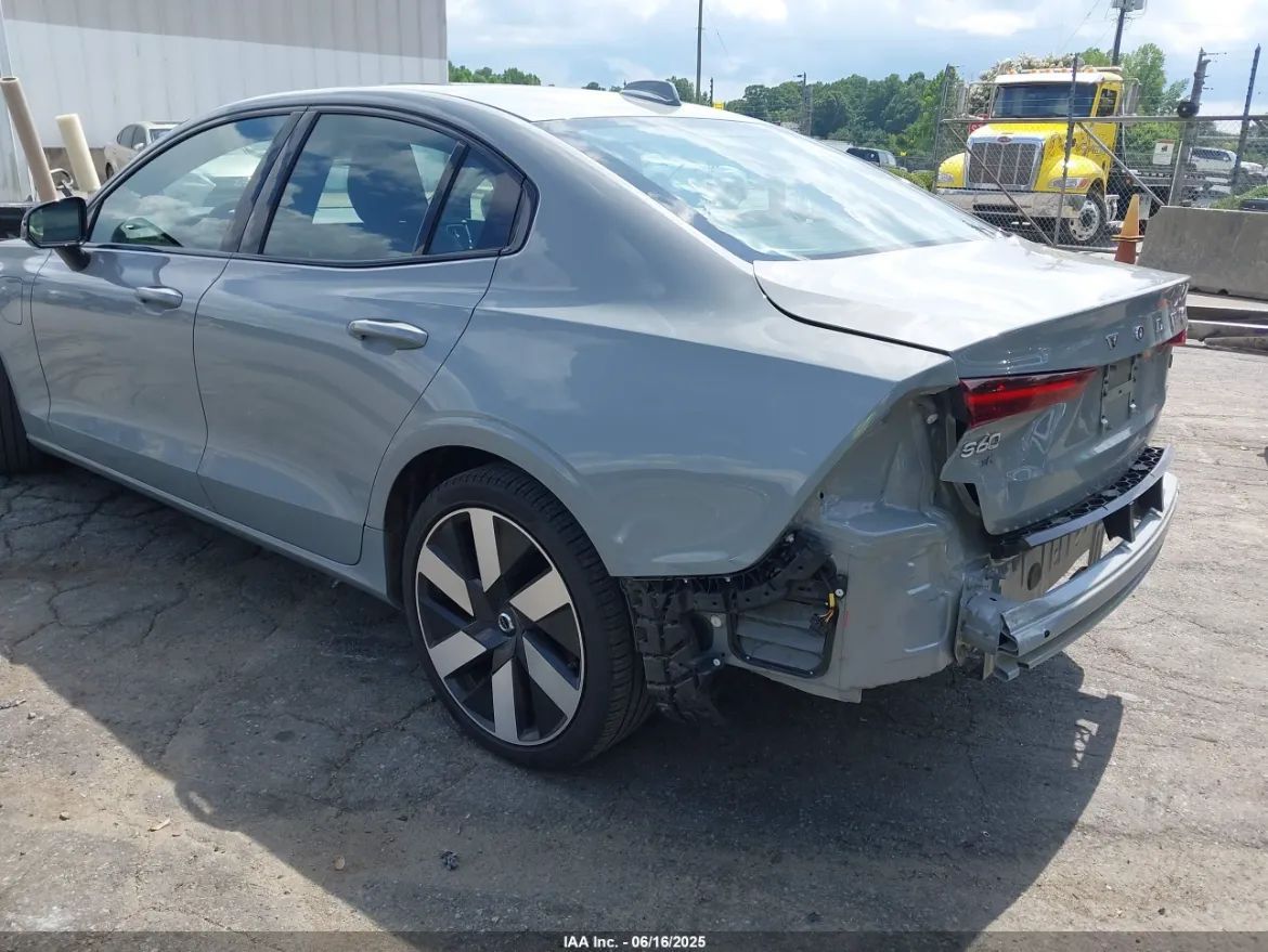 Volvo S60 2024 VOLVO S60 PLUG-IN HYBRID T8 PLUS / 4x4 / Automat