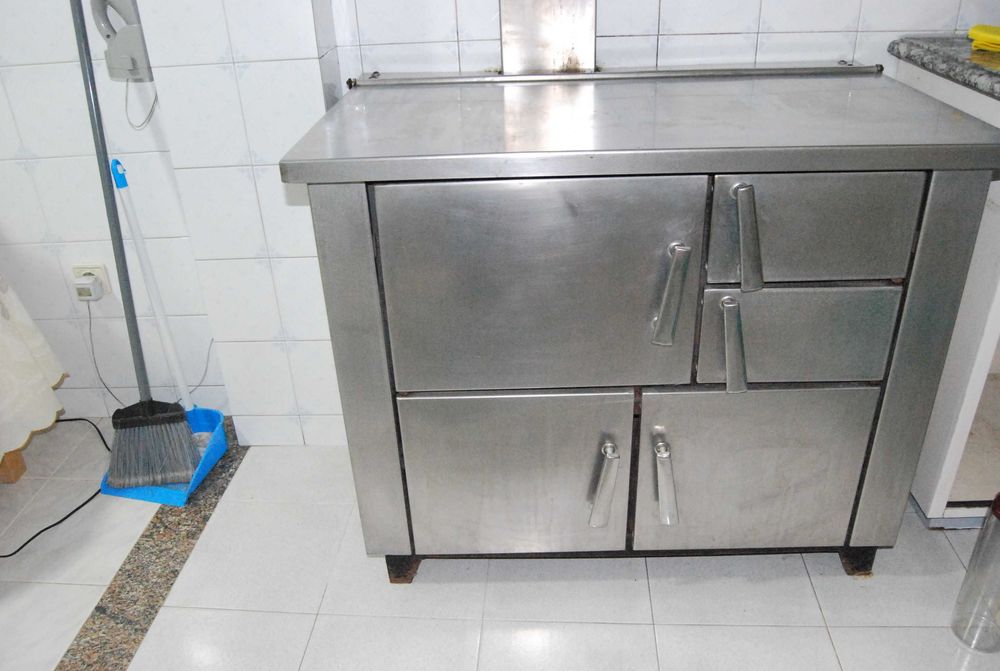 Fogao a lenha em bom estado