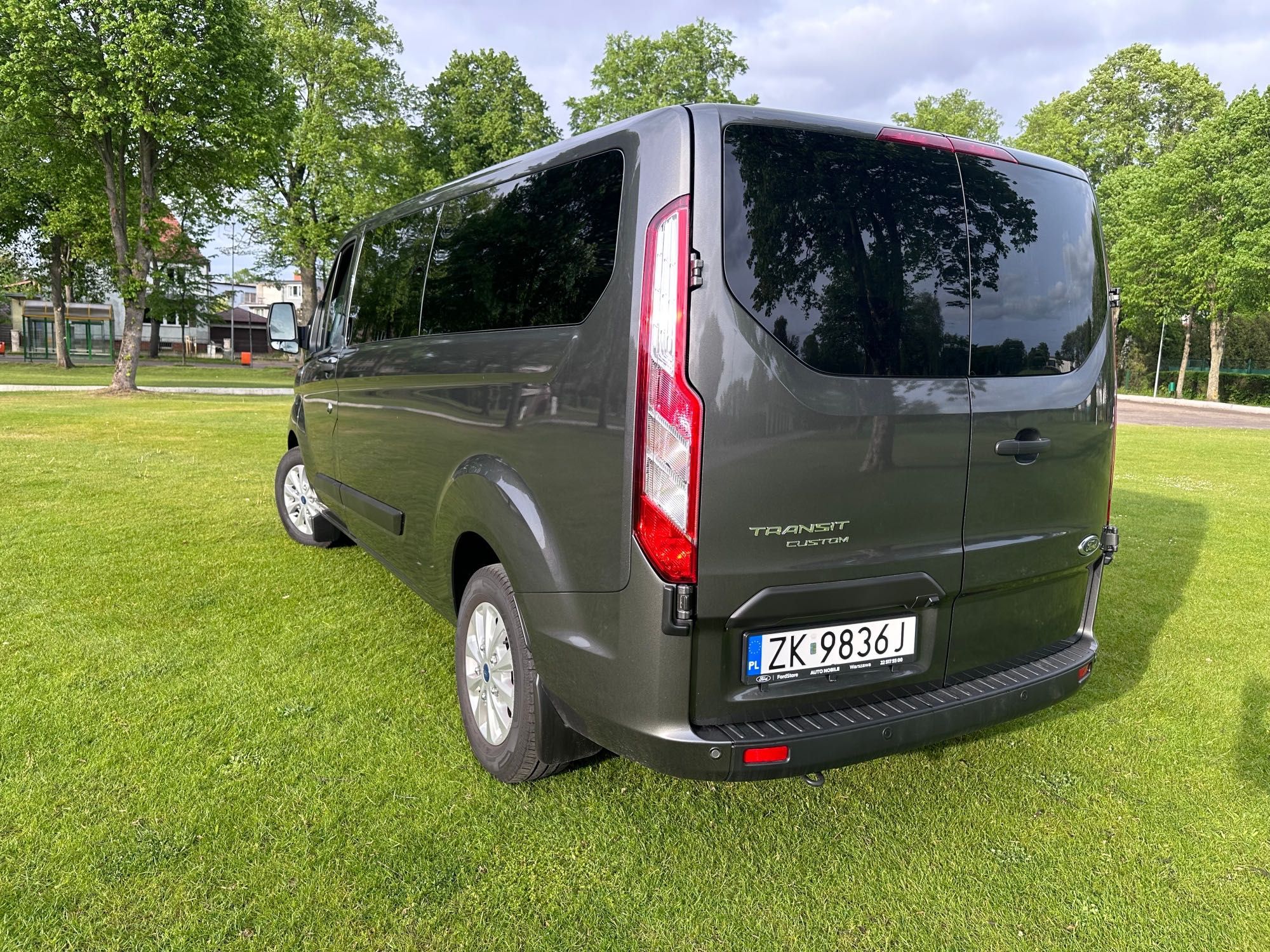 Wynajem busa 9-cio os. Ford Transit Gustom 2023 - AUTOMAT - NOWY!