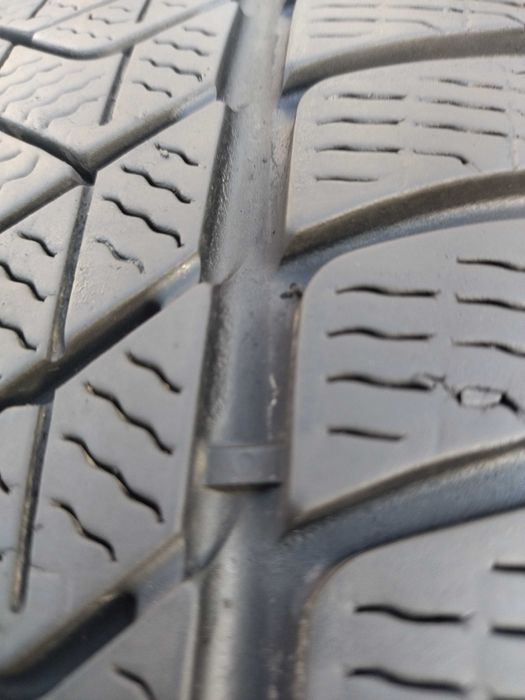A217# Opony uzywane zimowe 225/60/18" Pirelli