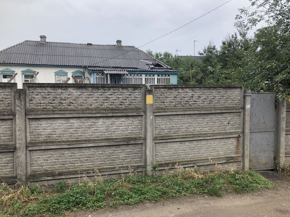 Предлагается участок 10 сот. Осокорки. М. Славутич 10 мин. ходьбы.