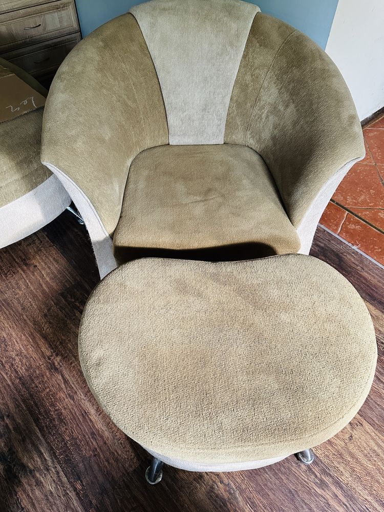 Komplet wypoczynkowy - sofa, fotele, pufy, poduszki - z funkcją spania