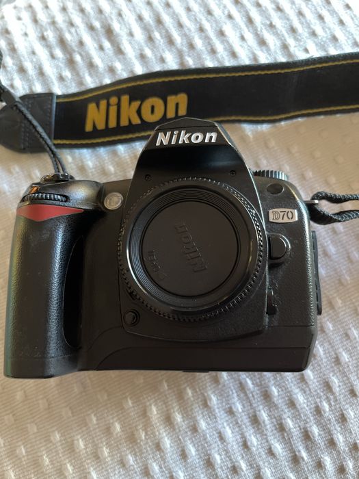Máquina Fotográfica Nikon D70 + Carregador + Adaptador bateria a pilha