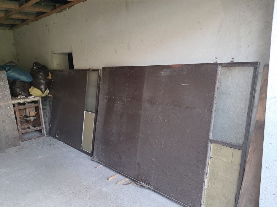 Sprzedam drzwi garazowe metalowe 285 x 220