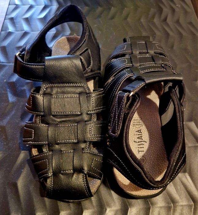 Sandálias s/novo .usado 2-3vez no max n 44.5
Estado realmente novo
N 4