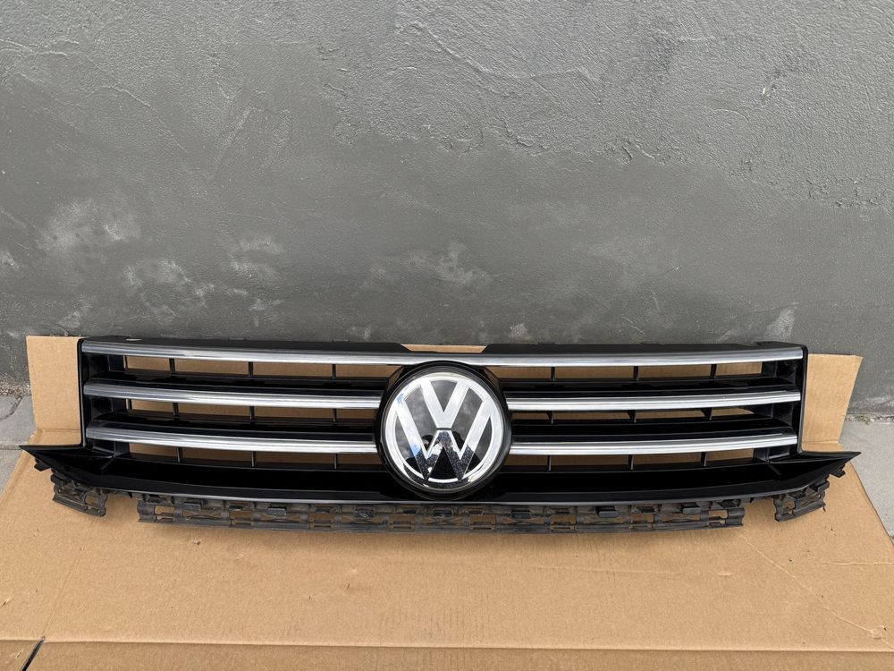 Решітка радіатора решотка радиатора VW Caddy 2K5 Кадді 2К5 15-20рр