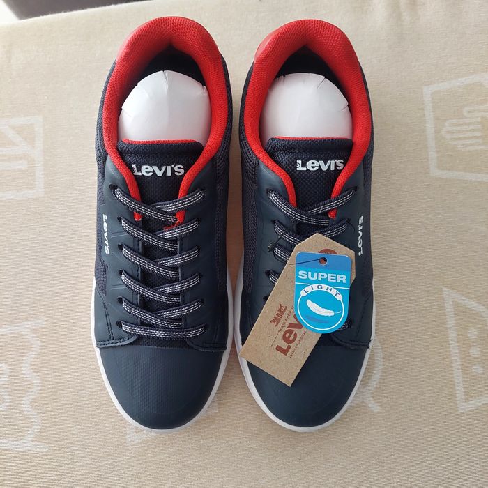 Tenis Novos Levis 34