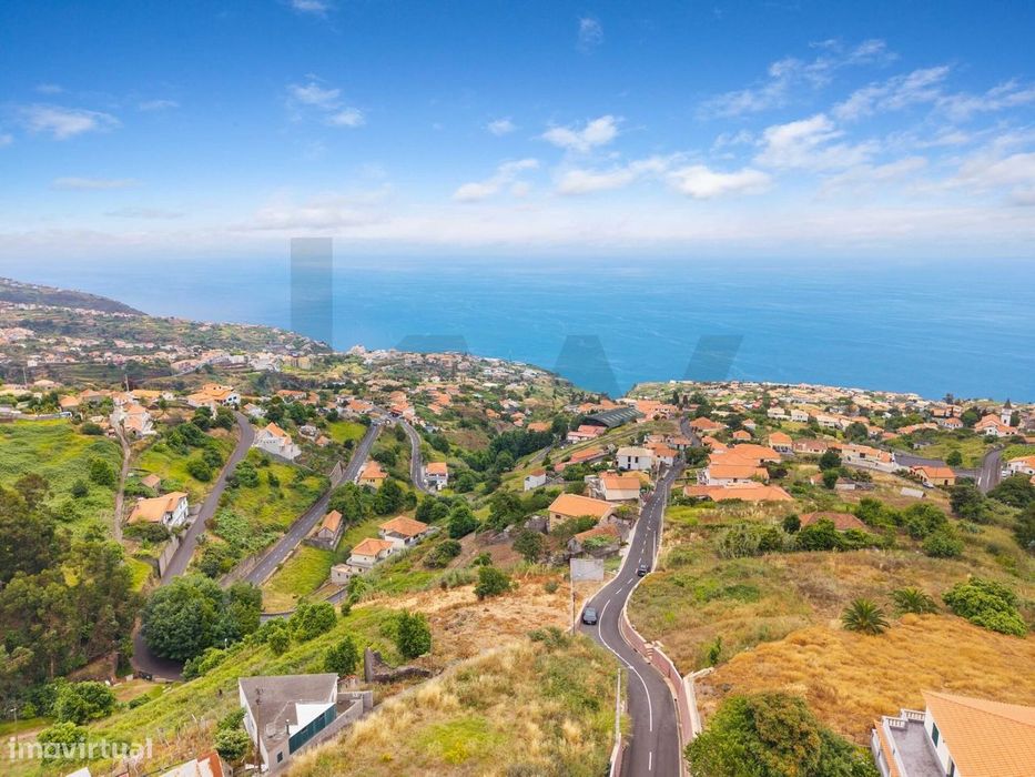 Ruína de Pedra com Terreno de 2.650 m2,  Vista Mar no Estreito da Calh