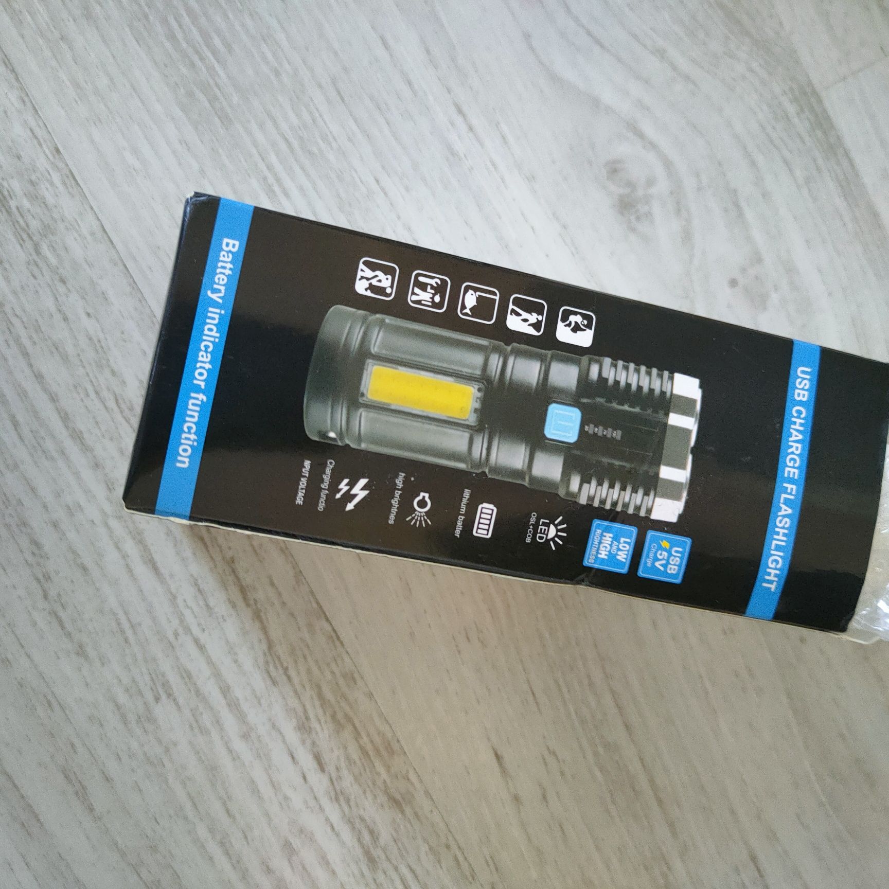 Latarka LED 4 lampy