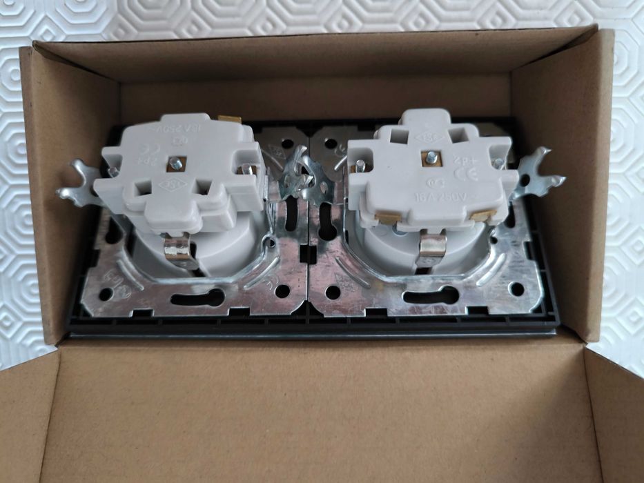 Gniazdo Elektryczne Podwójne 16 A Białe KOTI szkło