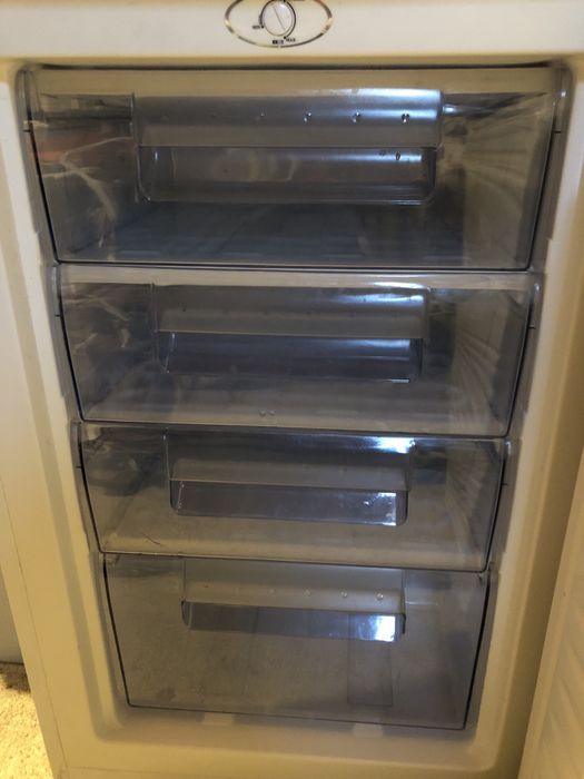 Arca vertical branca