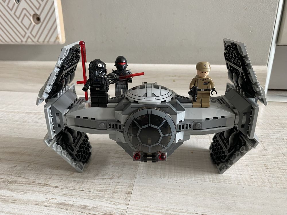 Lego Star Wars Myśliwiec Inkwizytora 75082.