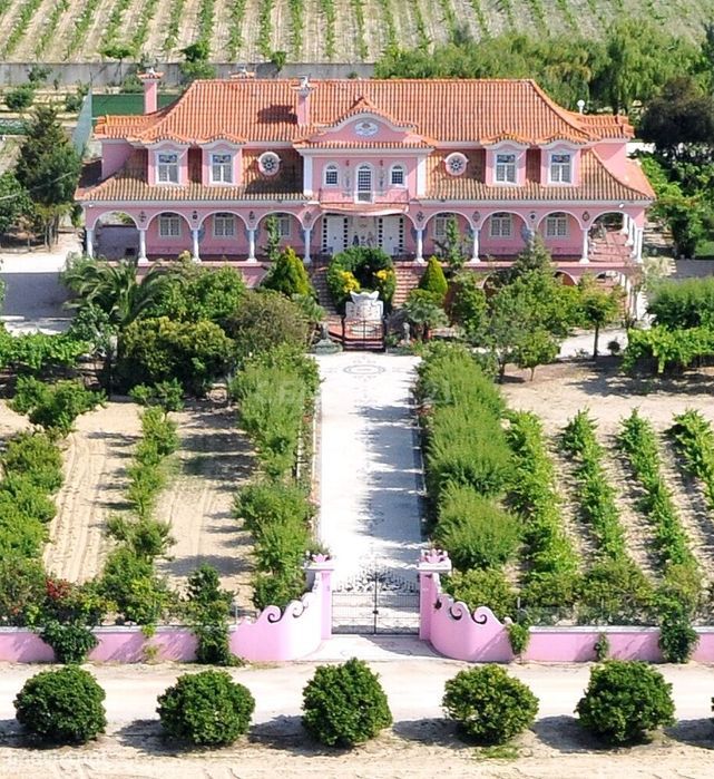 Quinta de 102 ha em Palmela com moradia, piscina, vinha, pinhal, pomar