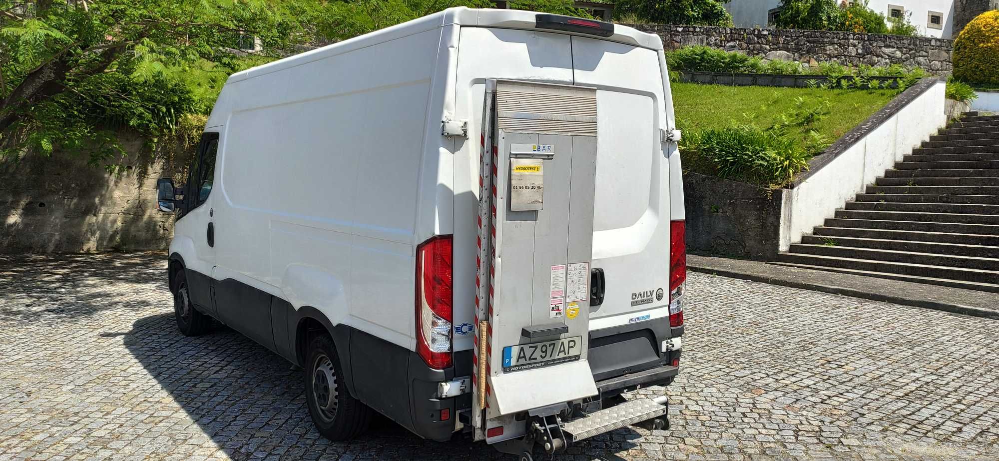 Iveco Daily 35-180(3.0) Hi-Matic (isotérmica c/plataforma)