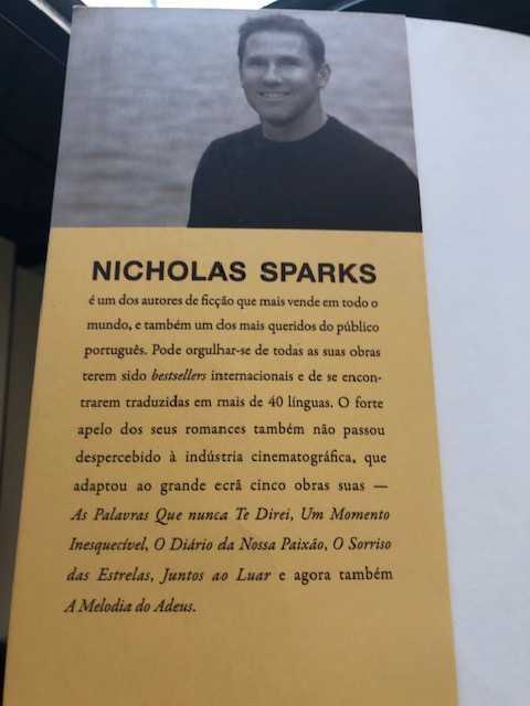 2 livros de Nicholas Sparks: "Juntos ao Luar" e "A Melodia do Adeus"