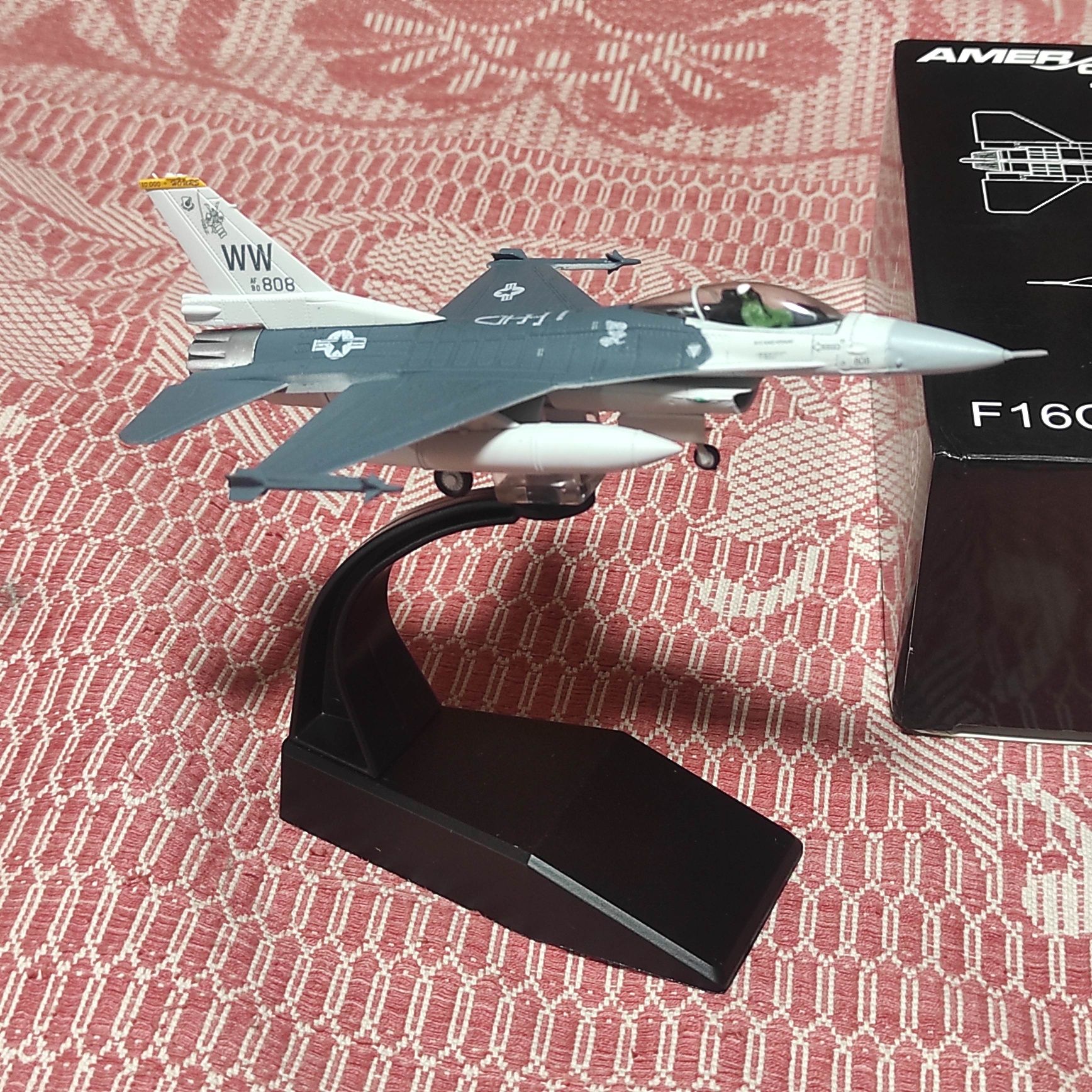 F 16 Falcon, Ф 16, модель самолёта, 1/100, НОВЫЙ