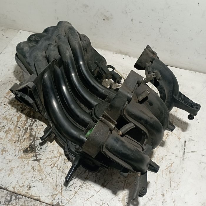 Колектор впускний 1.6 MPI Skoda Octavia A5 Golf 5 06A133203 VAG