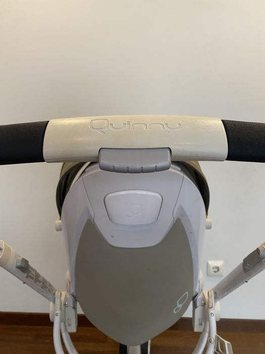 Quiny- carrinho de bebe de 3 rodas