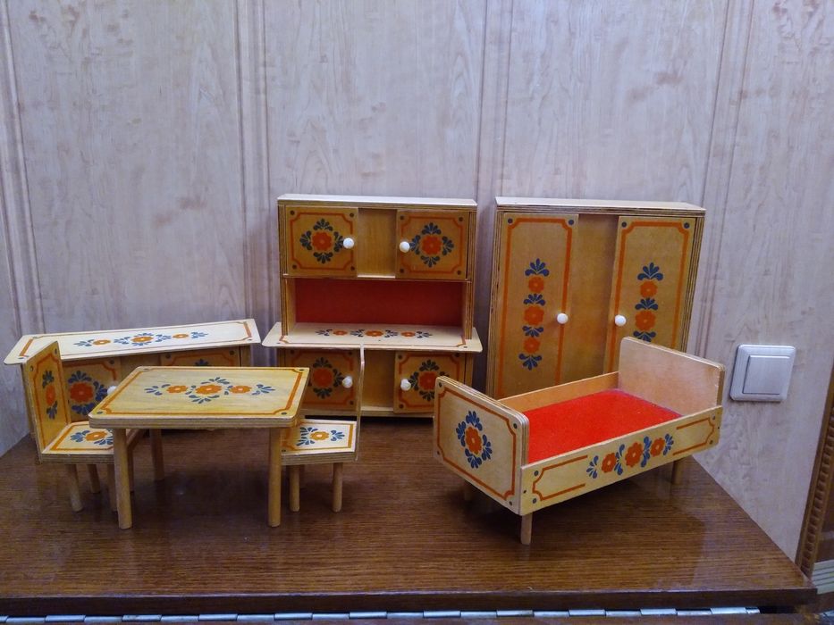 Лялькові меблі. .