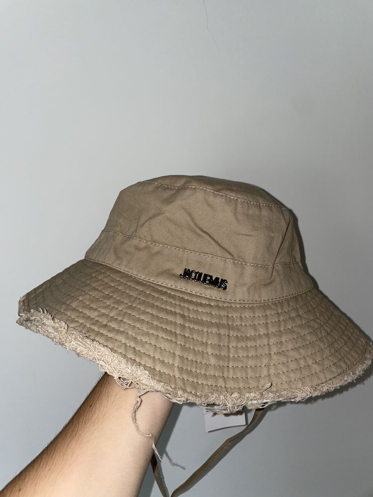 Bucket Hat Jacquemus Bege Escuro