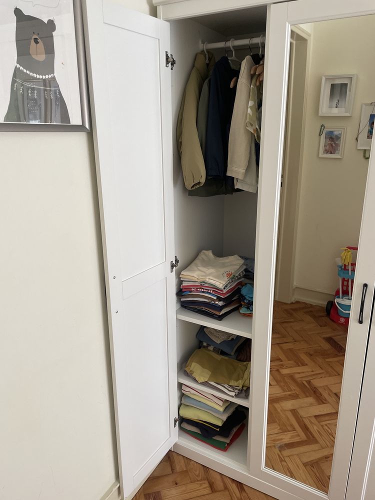 Armário Ikea com espelho