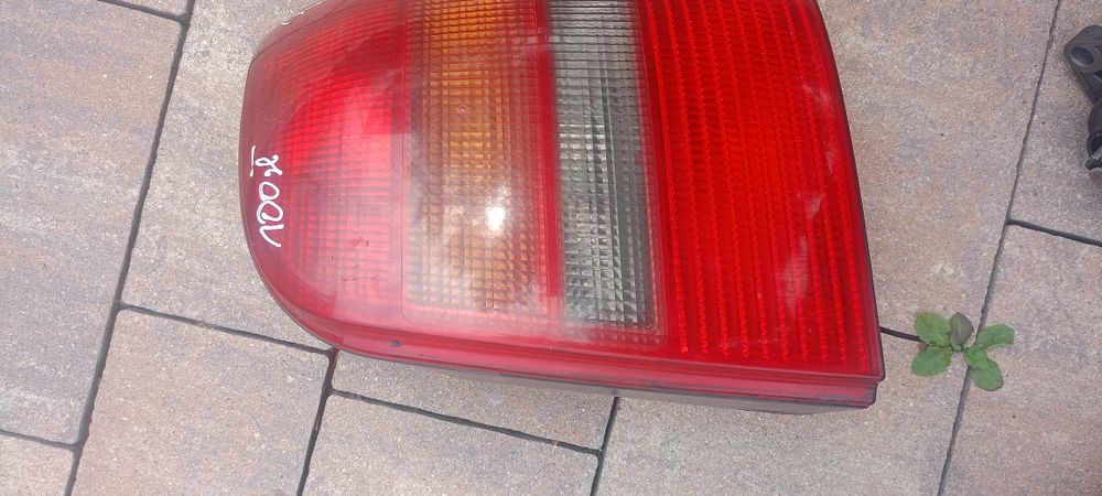 Lampa prawy tył audi a4 B5 kombi przed lift