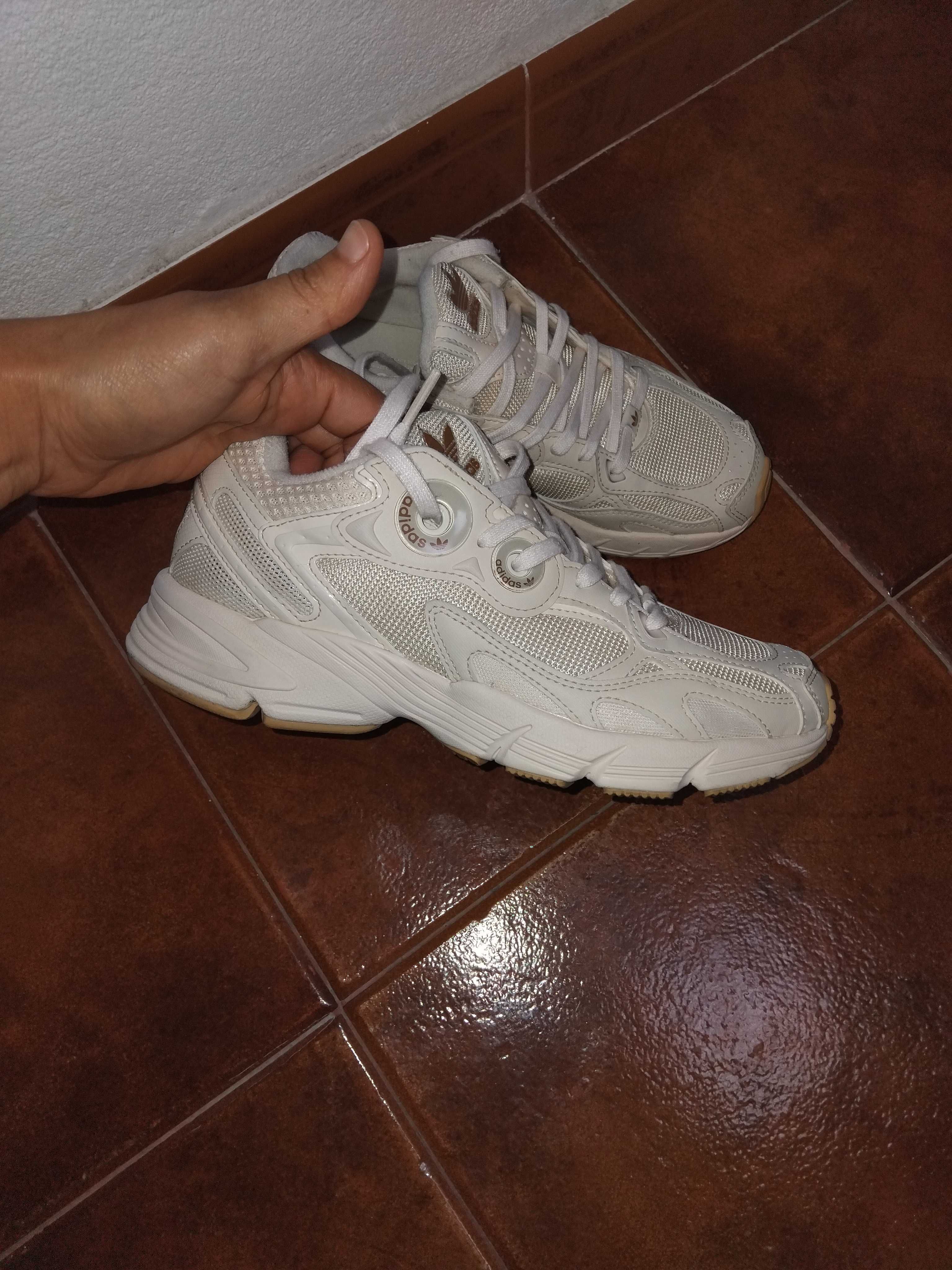 Sapatilha Adidas