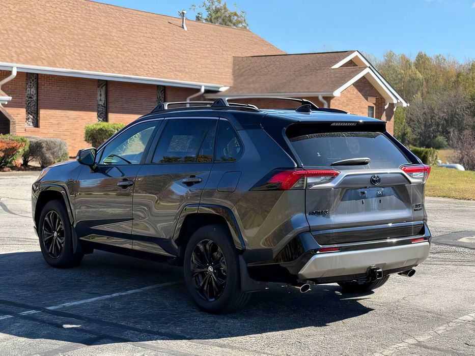 Toyota RAV4      2022