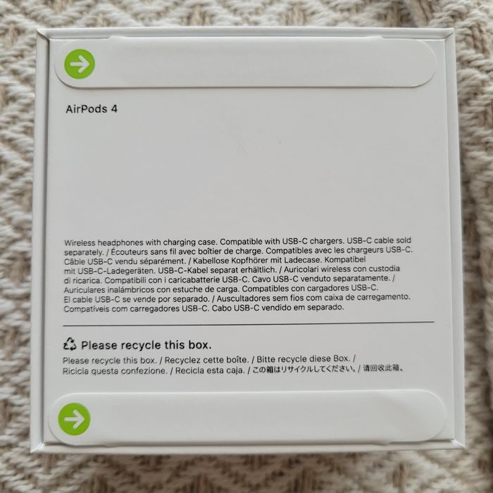 Apple AirPods 4 białe + etui ładujące