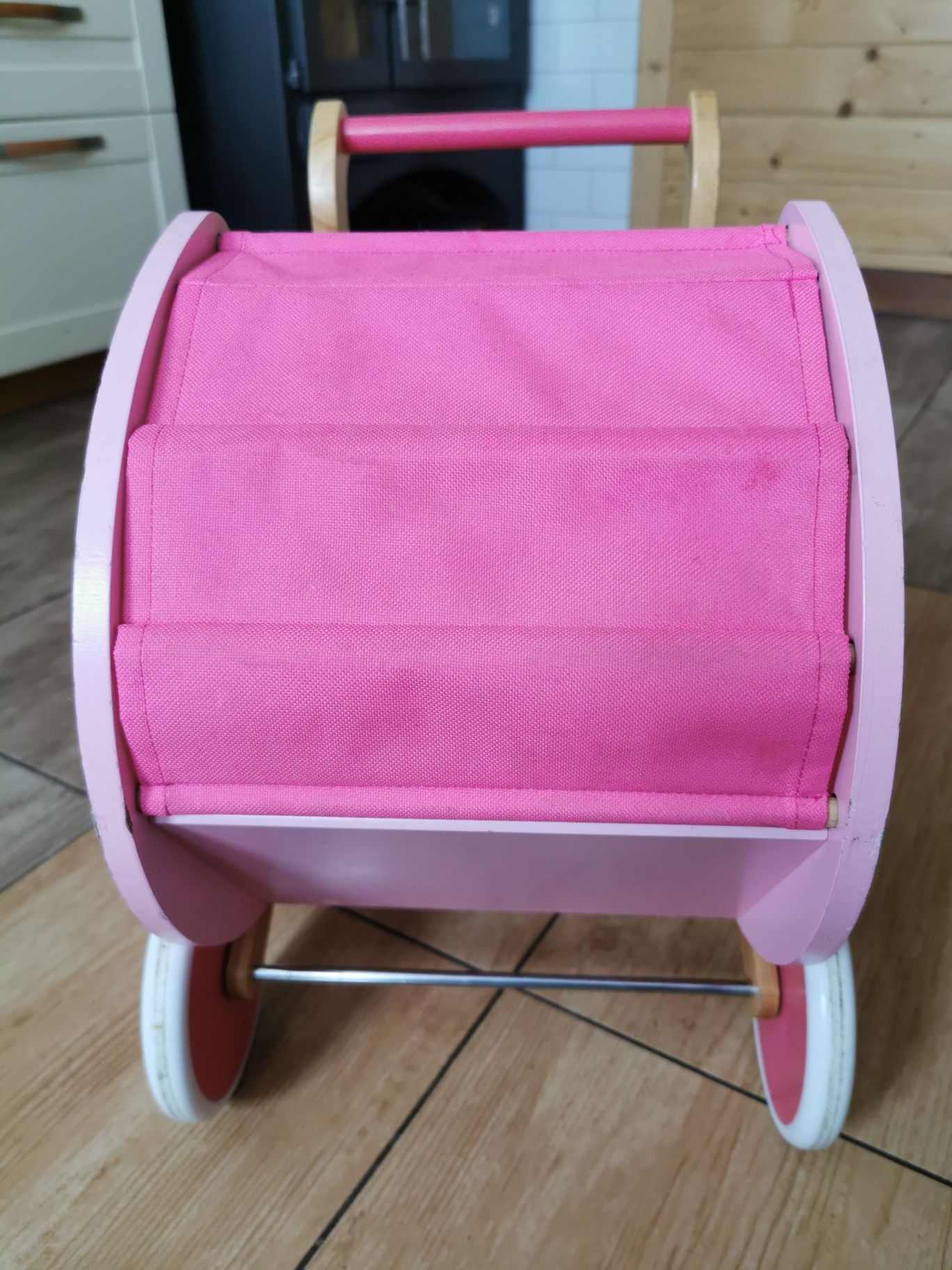 Piękny wózek różowy drewniany dla lalek Mademoiselle Janod wzmocniony