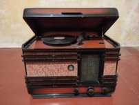stare zabytkowe radio gramofon Mińsk R-7 z 1952 roku