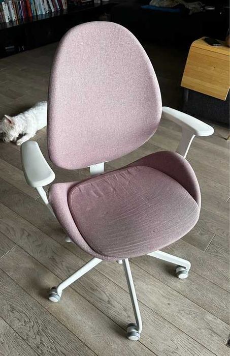 Krzesło biurowe z podłokietnikami, IKEA HATTEFJÄLL, Gunnared różowe