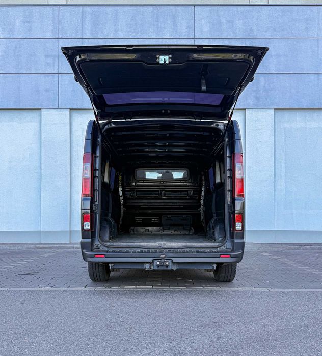 Renault Trafic L2H1 karawan pogrzebowy (do zabudowy)