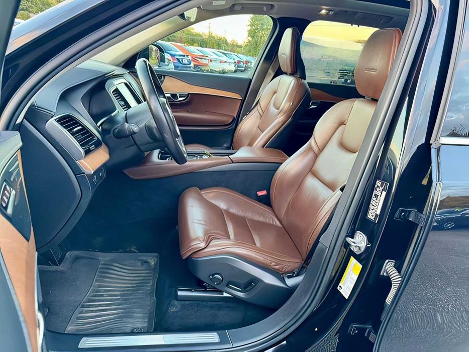 Volvo XC90      2019